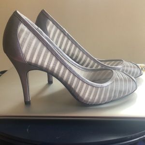 Adrianna Papell silver gray peep toe pumps (7.5)